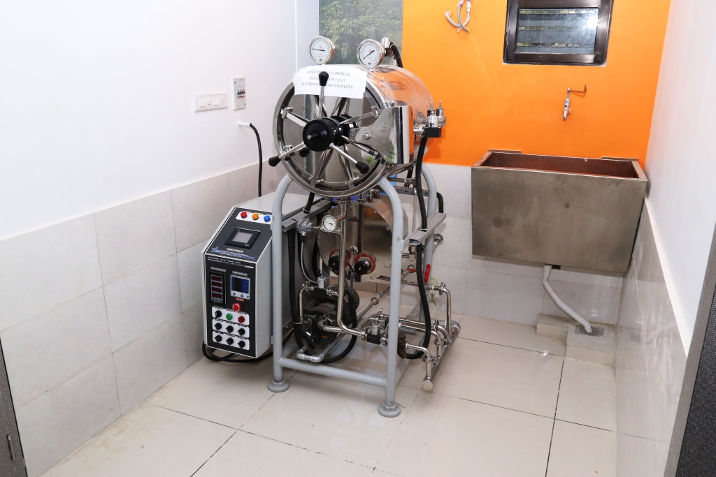 Horizontal Cylindrical Double Door Fully automatic Steam Sterilizer